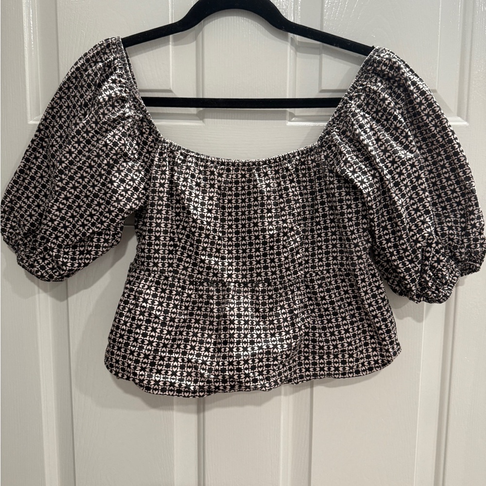 Black and White Puff Sleeve Top